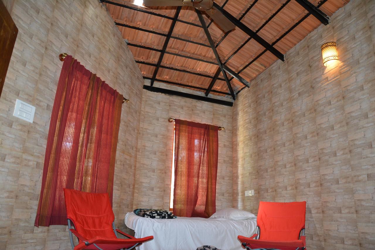 Hôtel The Kaduhithlu à Sakleshpur Extérieur photo